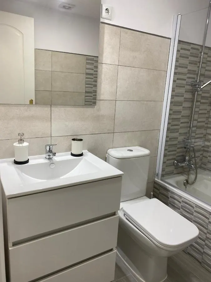 Nice Ground Floor Apartment- 2 Bedrooms - 450 Meters From The Beach 马尔韦利亚