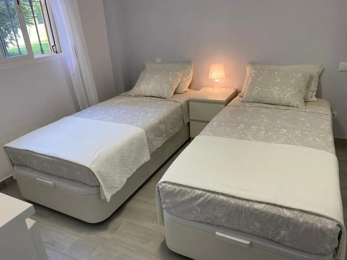 Nice Ground Floor Apartment- 2 Bedrooms - 450 Meters From The Beach 马尔韦利亚 西班牙