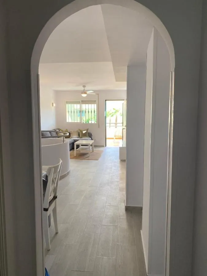 Nice Ground Floor Apartment- 2 Bedrooms - 450 Meters From The Beach 马尔韦利亚 公寓